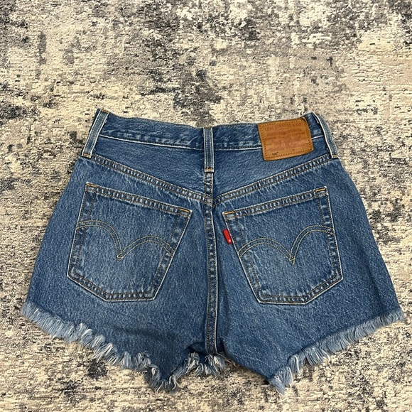 Levi’s 501 Jean Shorts - Picture 2 of 6